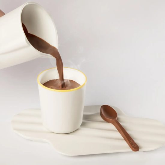 Chocolat chaud sur place ou à l'emporter chez la Maison BUET à Lausanne selon le design de Raphaël Lutz